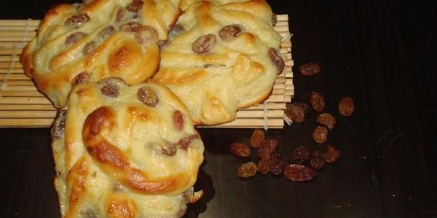 ленивые булочки с заварным кремом и изюмом