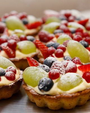 Миндальные корзиночки с фруктовым заварным кремом