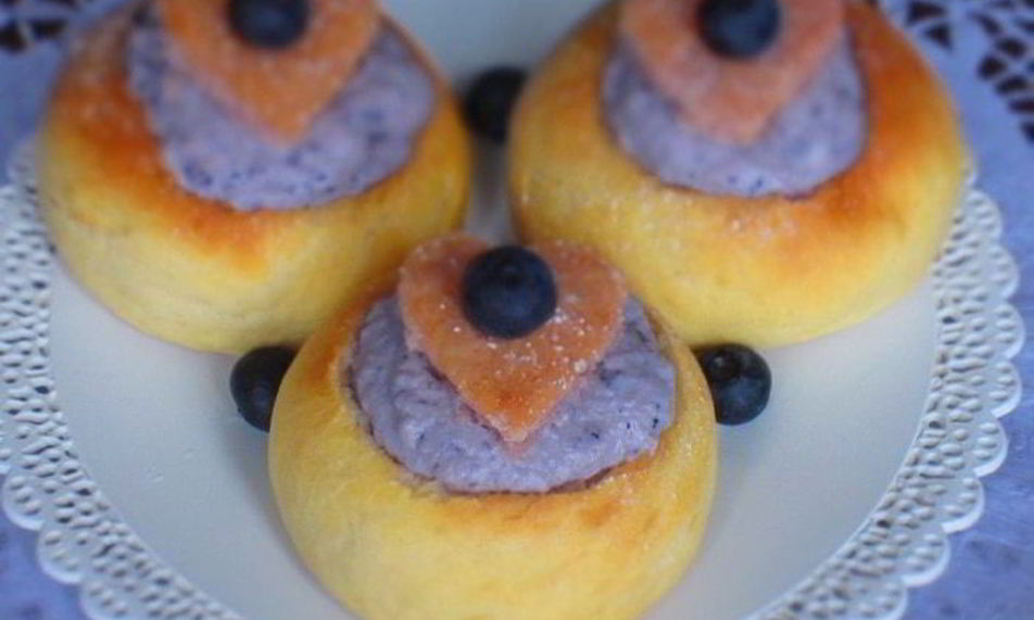 Рецепт мини-бриоши с творожно-черничным кремом