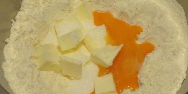 мини-бриоши с творожно-черничным кремом