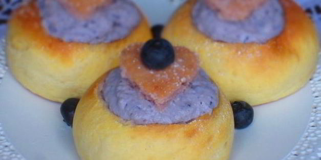 мини-бриоши с творожно-черничным кремом