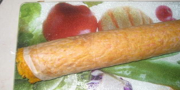 морковные рулетики с творожным кремом