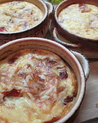 Помидоры черри в креме из сыра Джюгас