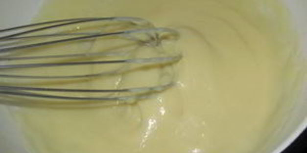 рулет с творожно-клубничным кремом