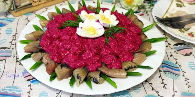 сельдь под свекольным крем-соусом