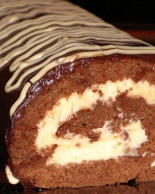 Шоколадный рулет со сливочным кремом по-домашнему