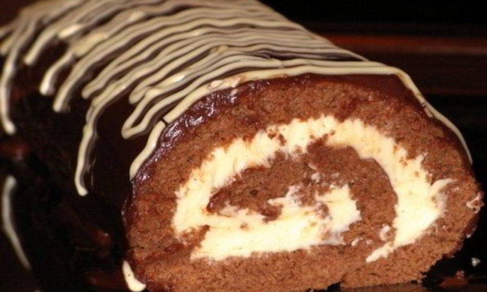 Рецепт шоколадный рулет со сливочным кремом по-домашнему