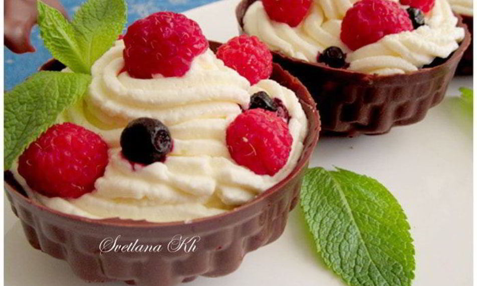 Рецепт шоколадные корзинки с ягодами и сливочным кремом