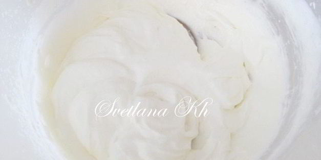 шоколадные корзинки с ягодами и сливочным кремом