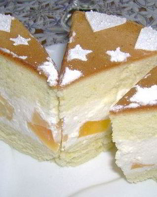 Сладкий бисквит с творожным кремом