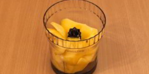 слоеные корзинки с кремом из маскарпоне, манго и фруктами