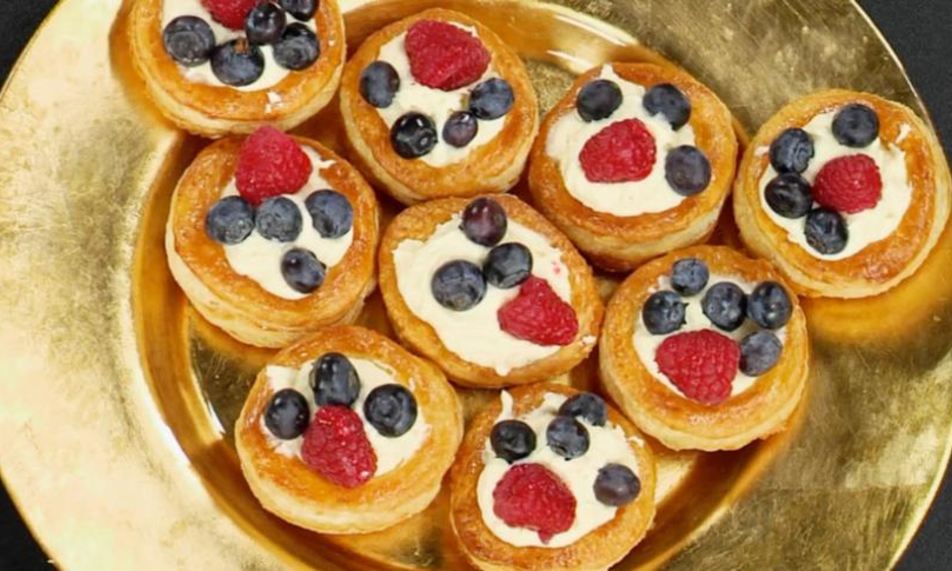 Рецепт слоеные корзиночки с кремом и ягодами