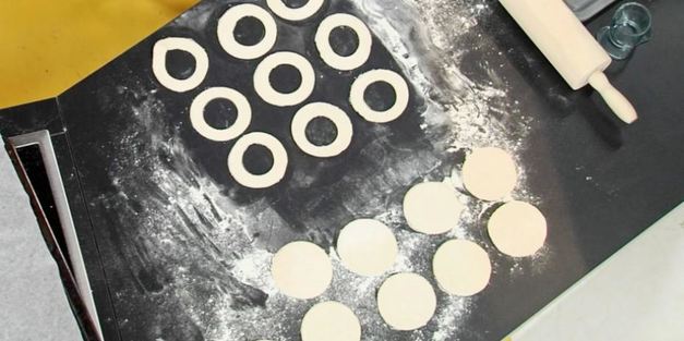 слоеные корзиночки с кремом и ягодами