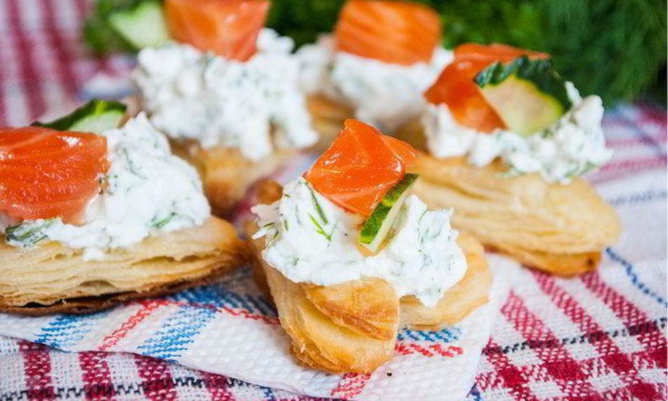 Рецепт слоеные сердечки с сырным кремом и форелью