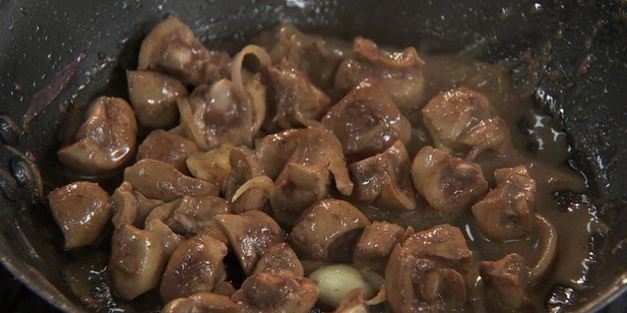 телячьи почки с полентой и кремом из паприки