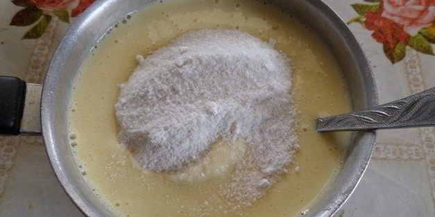 трайфл с рисовым кремом, клубникой и бананом