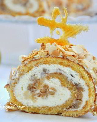 Тыквенный рулет со сливочным кремом и карамельными яблочками