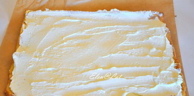 тыквенный рулет со сливочным кремом и карамельными яблочками