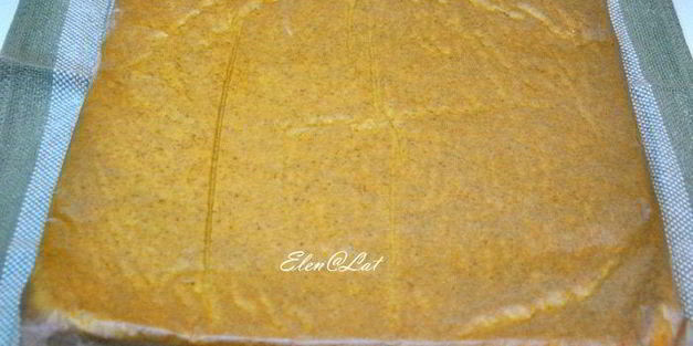 тыквенный рулет со сливочным кремом и карамельными яблочками