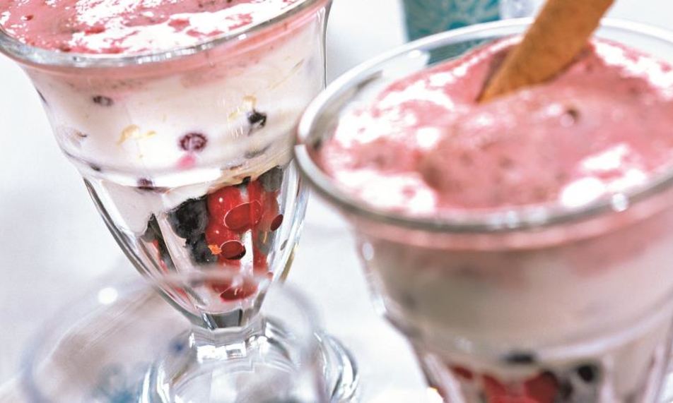 Рецепт ягоды с творожным кремом и йогуртовым соусом