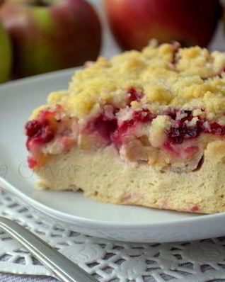 Запеченный крем из ряженки с сочной начинкой и под штрейзелем