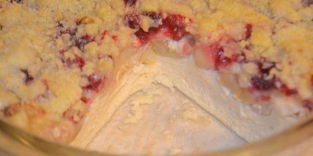 запеченный крем из ряженки с сочной начинкой и под штрейзелем