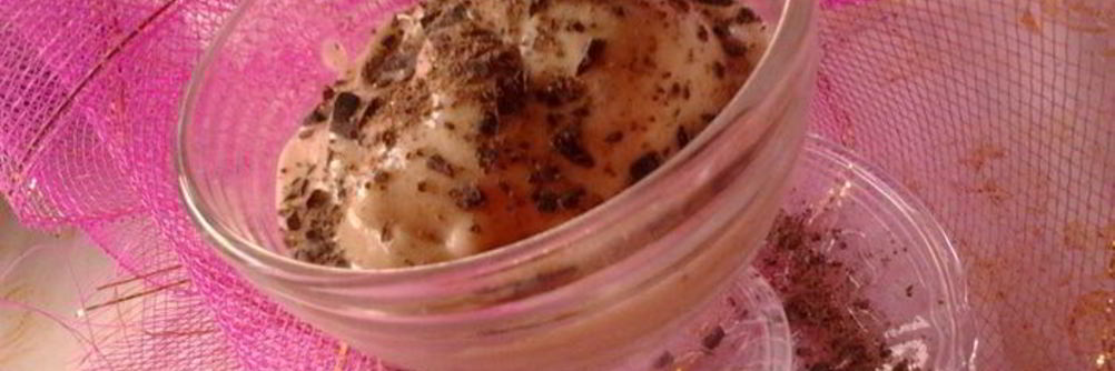 Банановое мороженое с тертым шоколадом