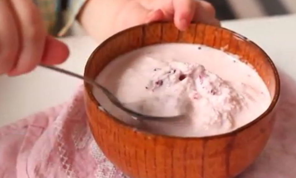 Рецепт домашнее клубничное мороженое в пакете