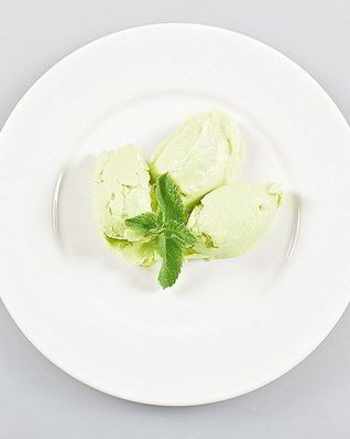 Йогуртовое мороженое с авокадо и огурцом