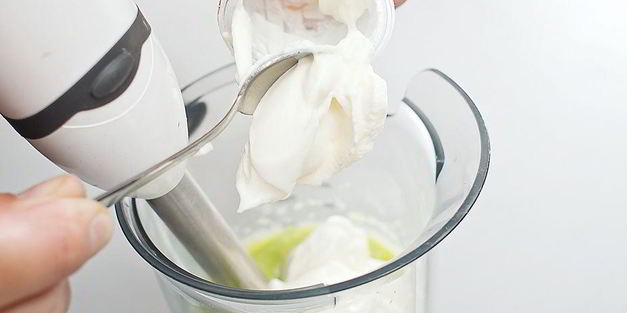 йогуртовое мороженое с авокадо и огурцом