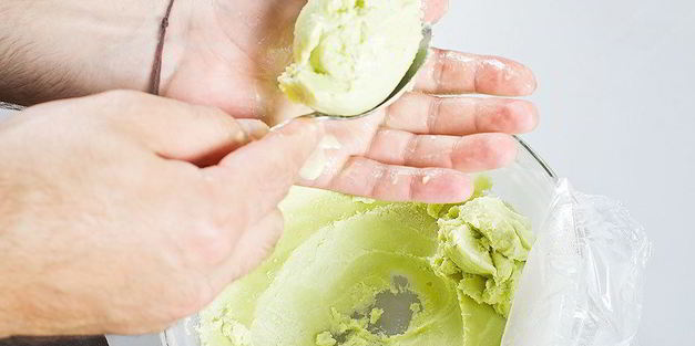 йогуртовое мороженое с авокадо и огурцом