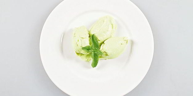йогуртовое мороженое с авокадо и огурцом