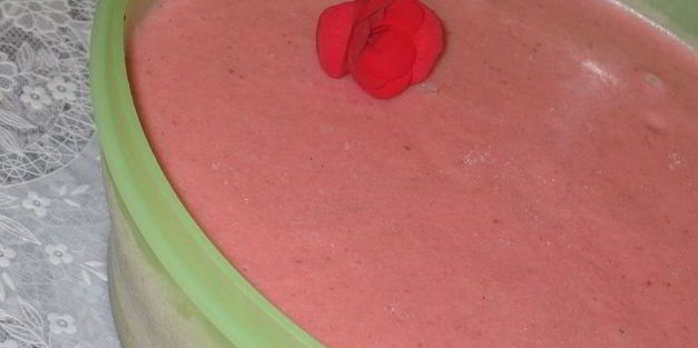 клубничное мороженое на сгущенном молоке