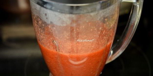 клубничное мороженое с коричневым сахаром