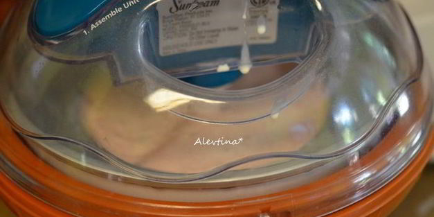 клубничное мороженое с коричневым сахаром