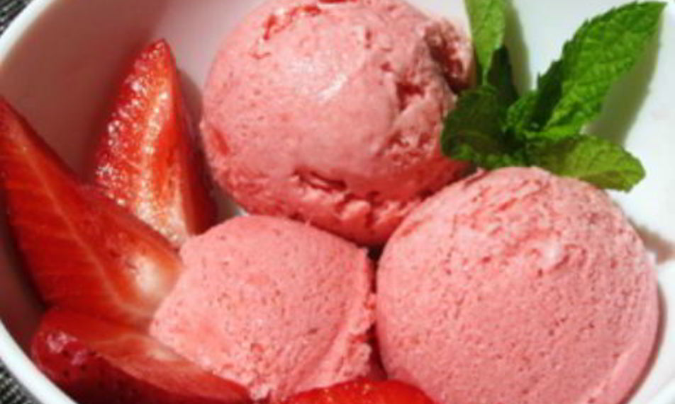 Рецепт клубничное мороженое с мятой