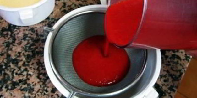 клубничное мороженое с мятой