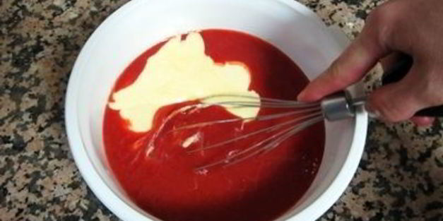 клубничное мороженое с мятой