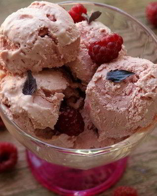 Малиновое мороженое с маскарпоне