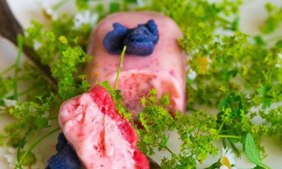 Рецепт многослойное мороженое клубника, ревень, шоколад