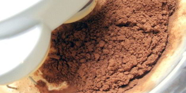 мороженое бригадейро с вареной сгущенкой и арахисом