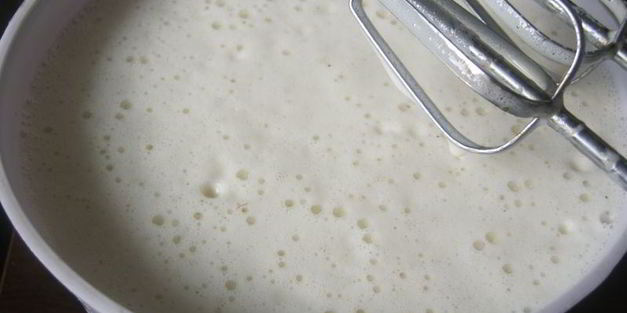 мороженое из зеленого чая с мятой и корицей