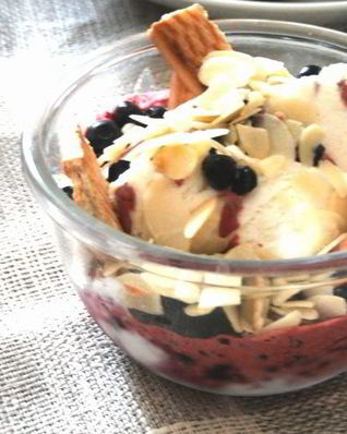 Мороженое с черникой и ромом