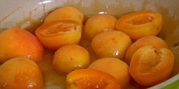 мороженое с карамелизированными абрикосами