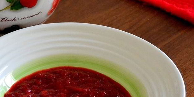 мороженое с клубникой и малиной