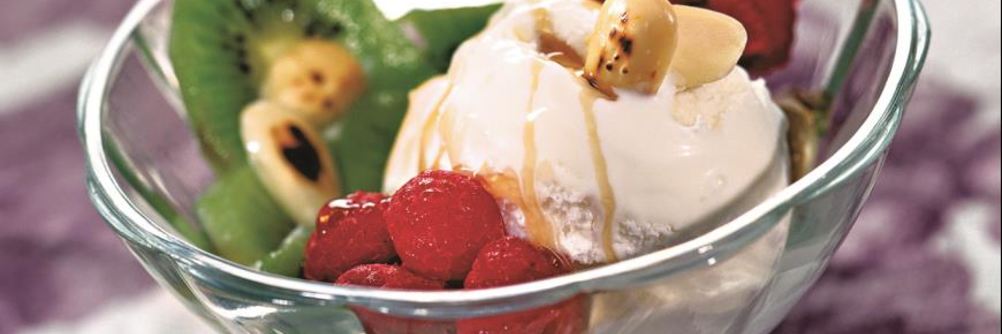 Мороженое с малиной и киви