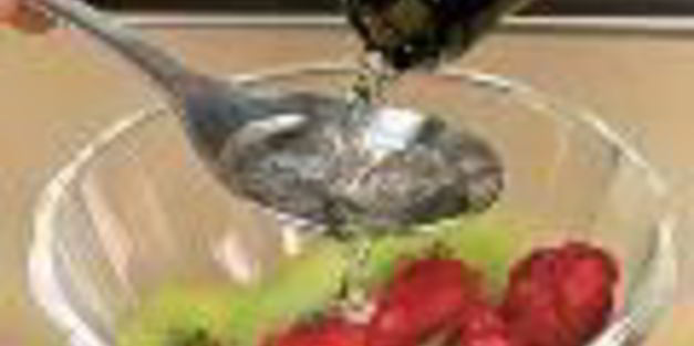 мороженое с малиной и киви