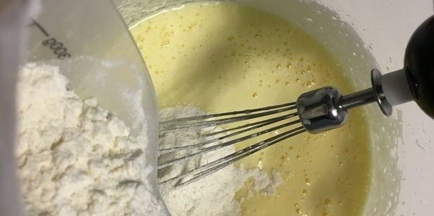 мороженое с шоколадным пралине в блинных рожках