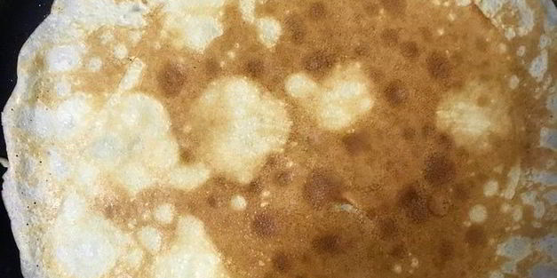 мороженое с шоколадным пралине в блинных рожках