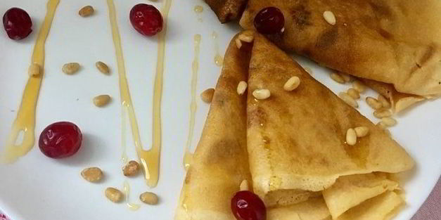 мороженое с шоколадным пралине в блинных рожках